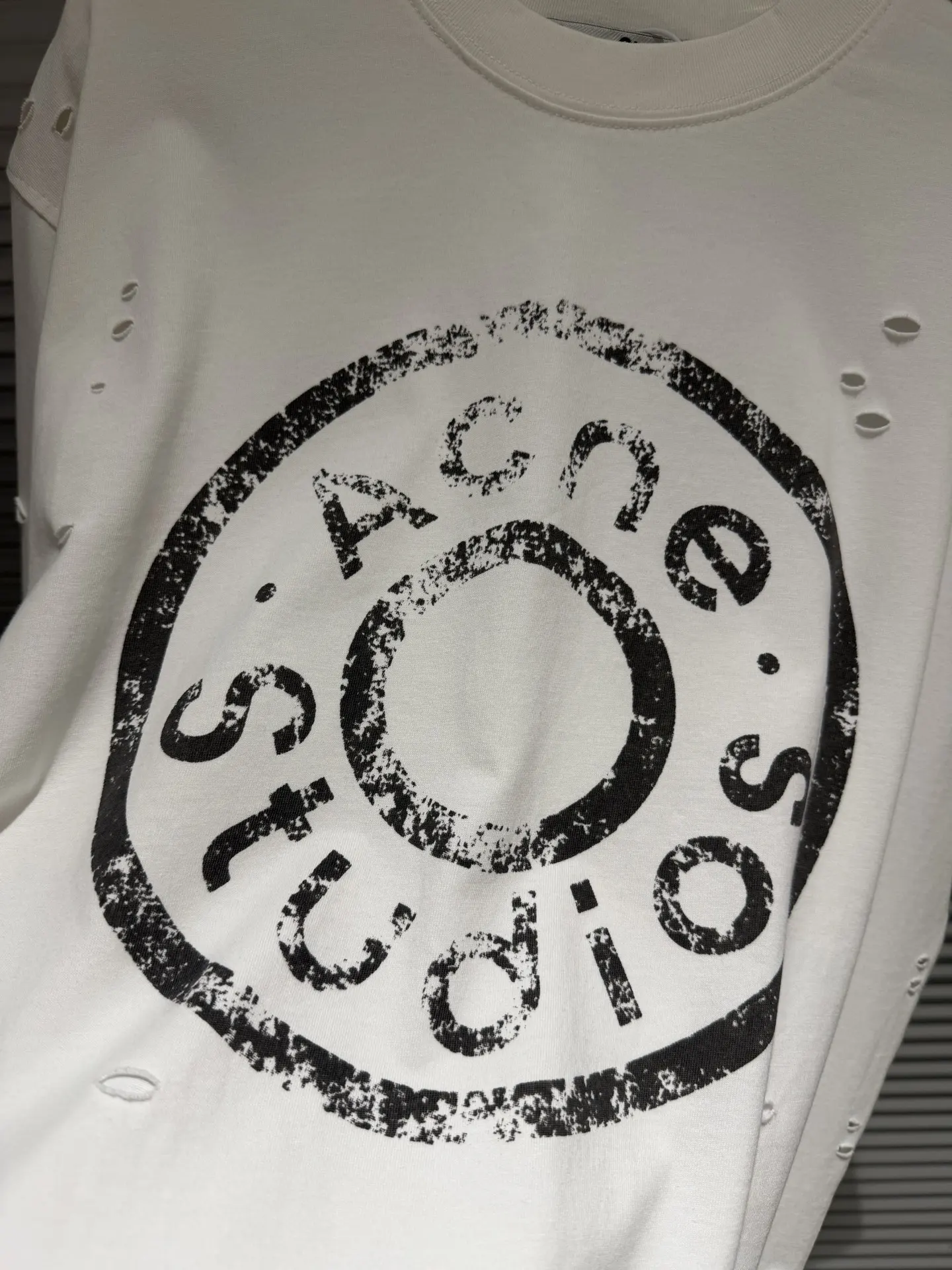 Distressed Logo-Print Cotton T-Shirt D11011786 — view 9