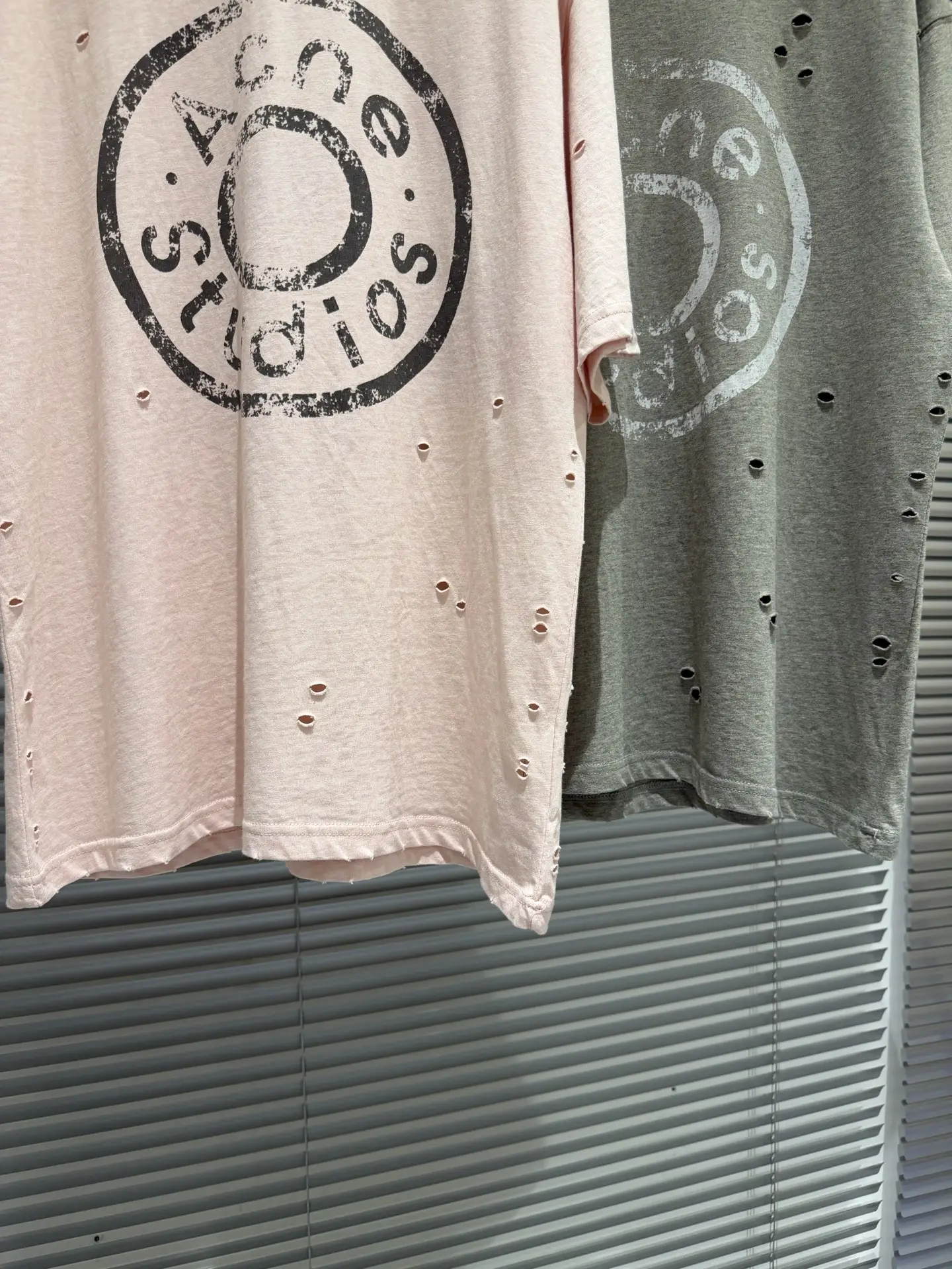 Distressed Logo-Print Cotton T-Shirt D11011786 — view 16