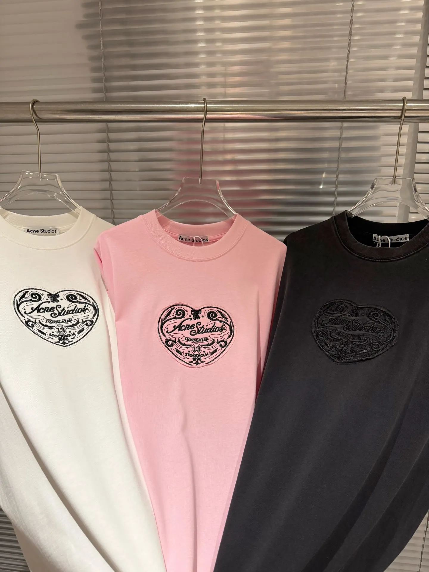Heart Embroidery Oversized T-Shirt D10011810 — view 3