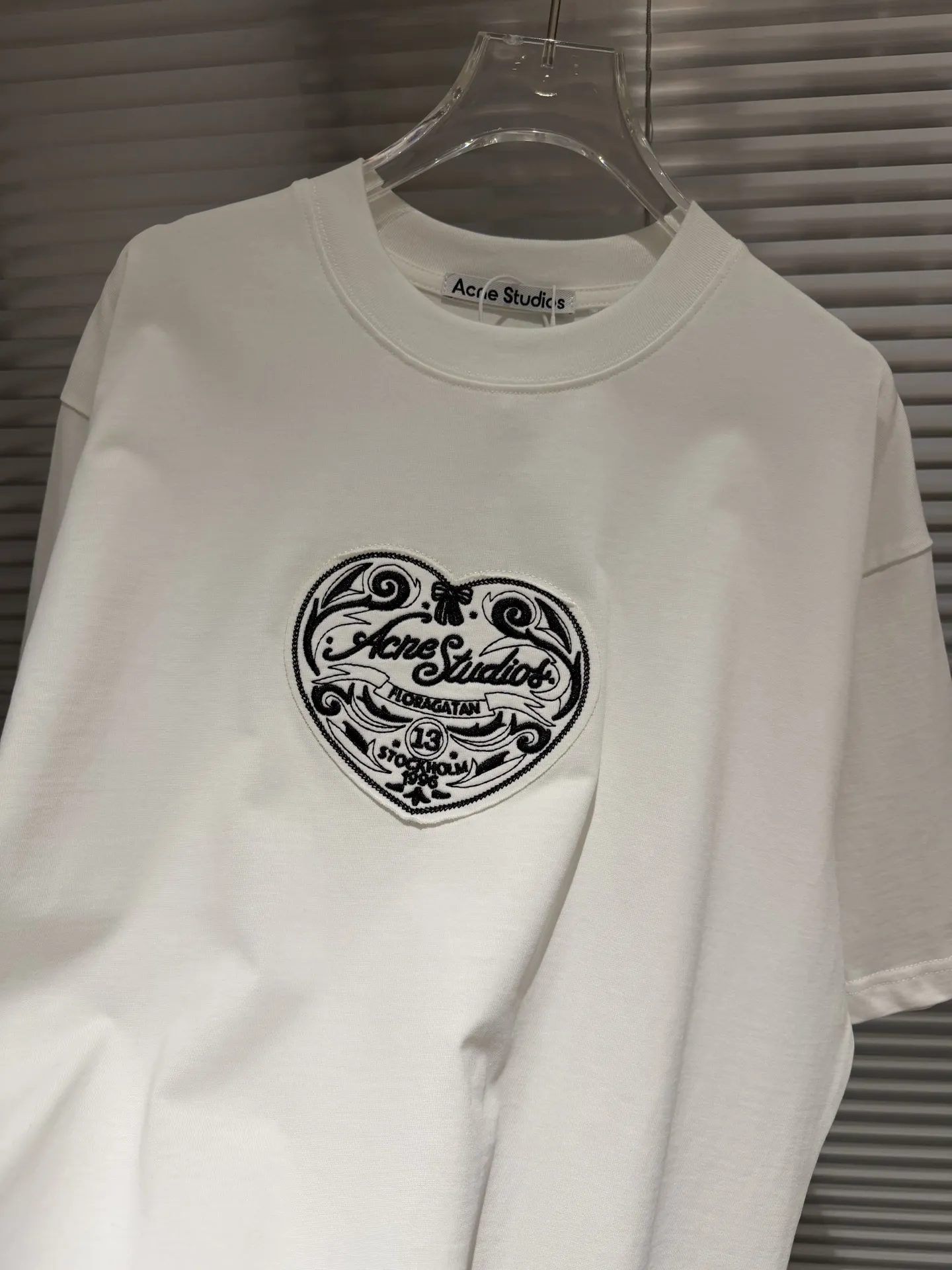 Heart Embroidery Oversized T-Shirt D10011810 — view 9