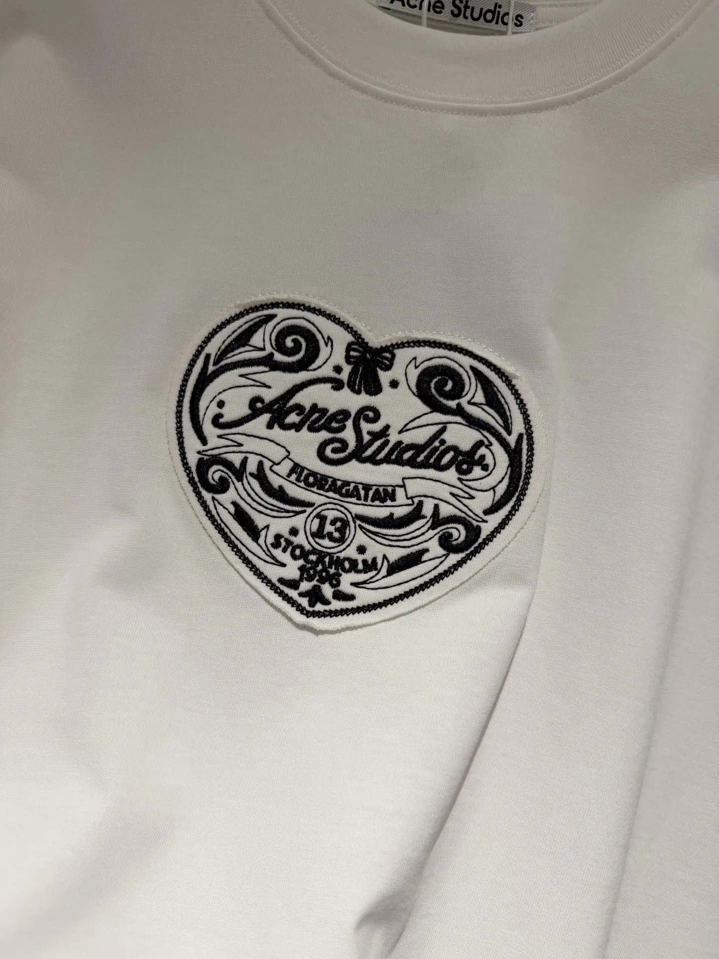 Heart Embroidery Oversized T-Shirt D10011810 — view 10