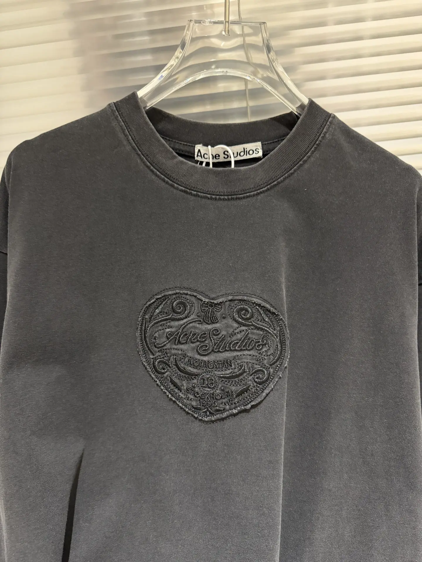 Heart Embroidery Oversized T-Shirt D10011810 — view 15
