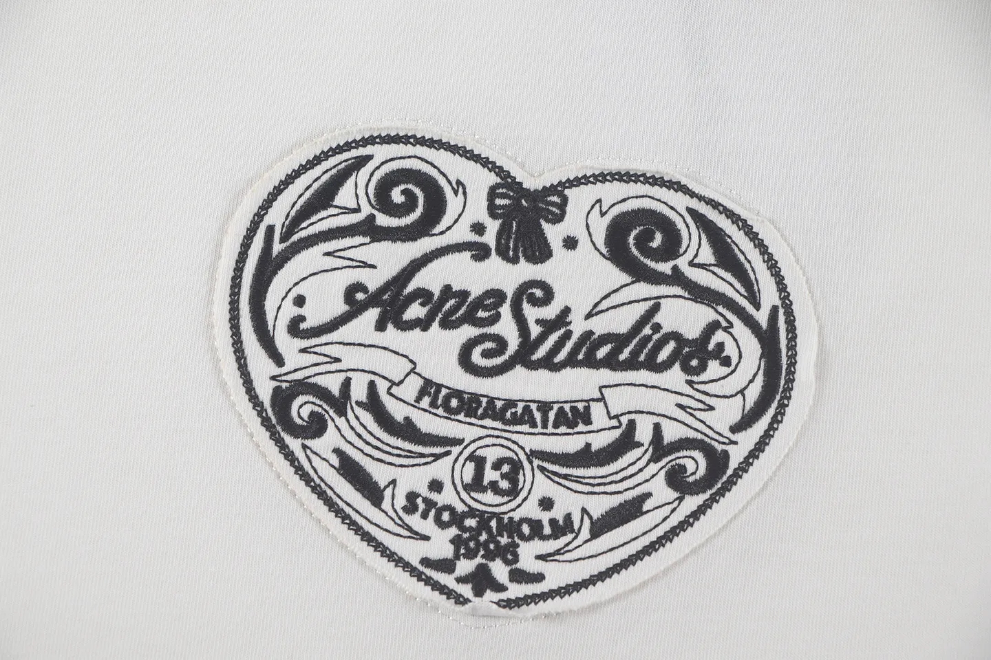 Heart Embroidery Oversized Cotton T-Shirt D10011811 — view 4