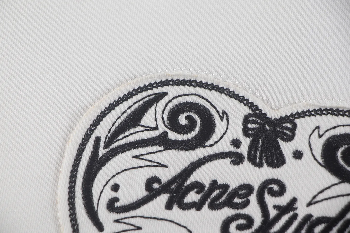 Heart Embroidery Oversized Cotton T-Shirt D10011811 — view 5