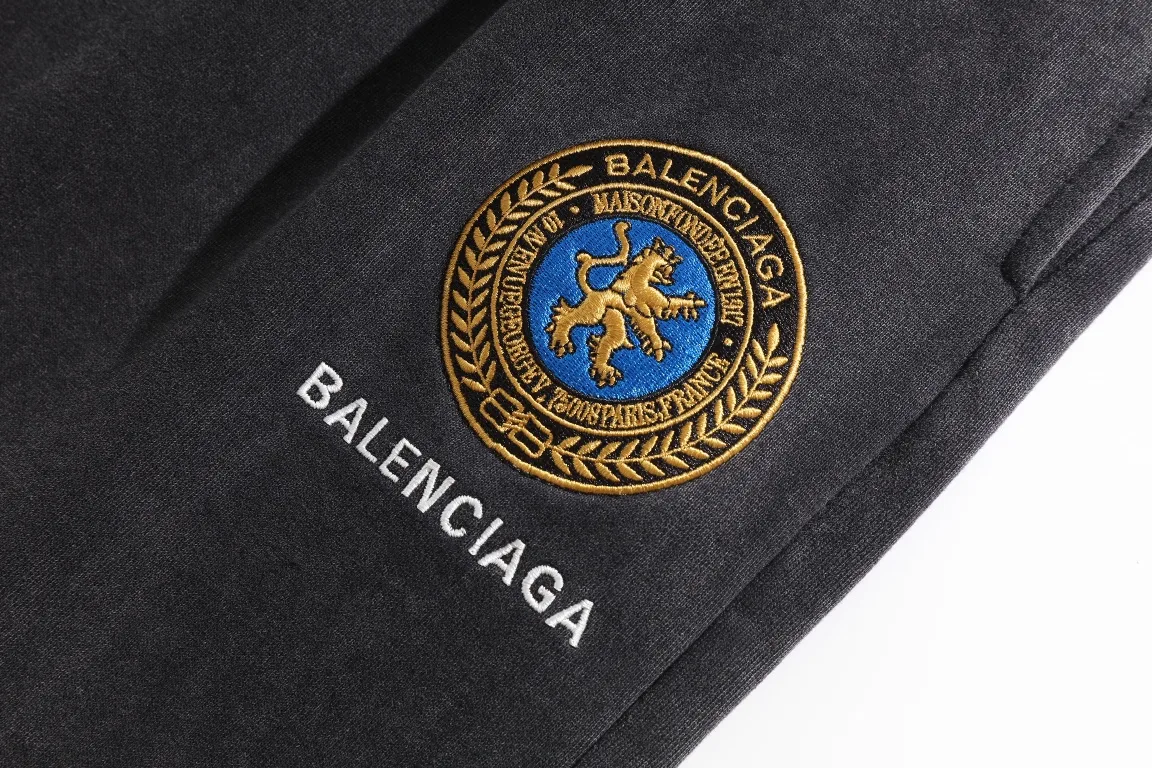 Embroidered Crest Faded Cotton Sweatpants D30912950 — view 3