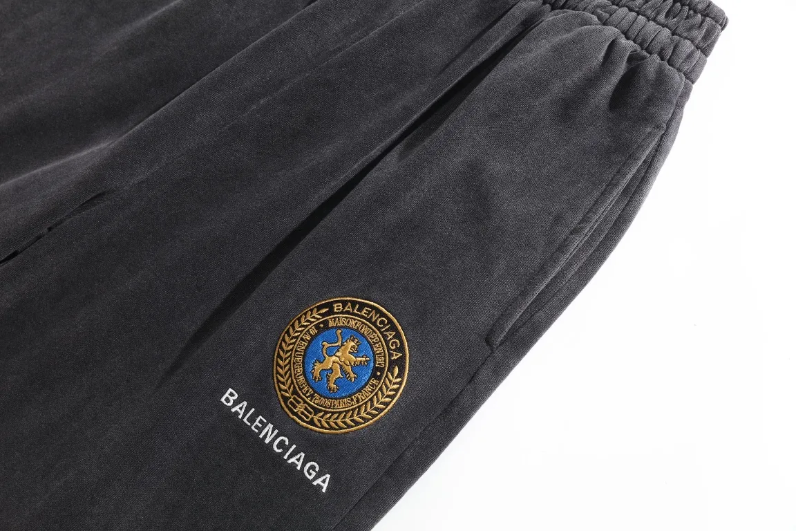 Embroidered Crest Faded Cotton Sweatpants D30912950 — view 4