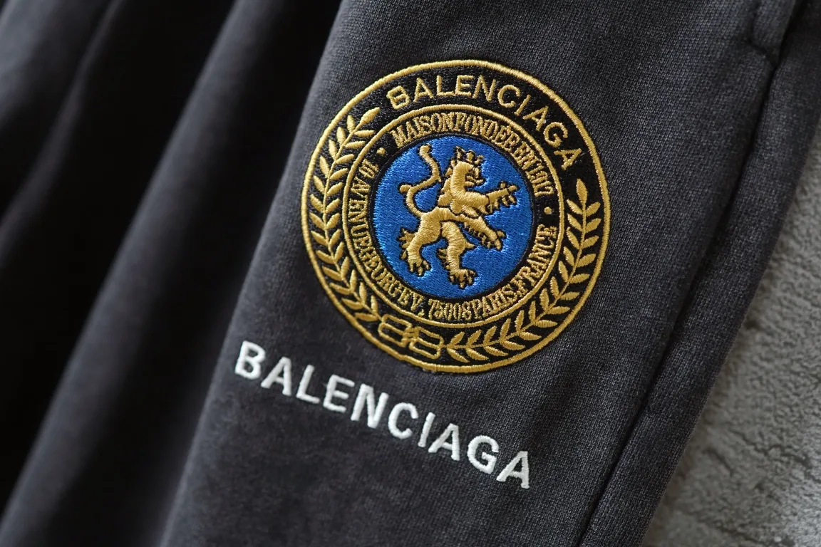 Embroidered Crest Faded Cotton Sweatpants D30912949 — view 3