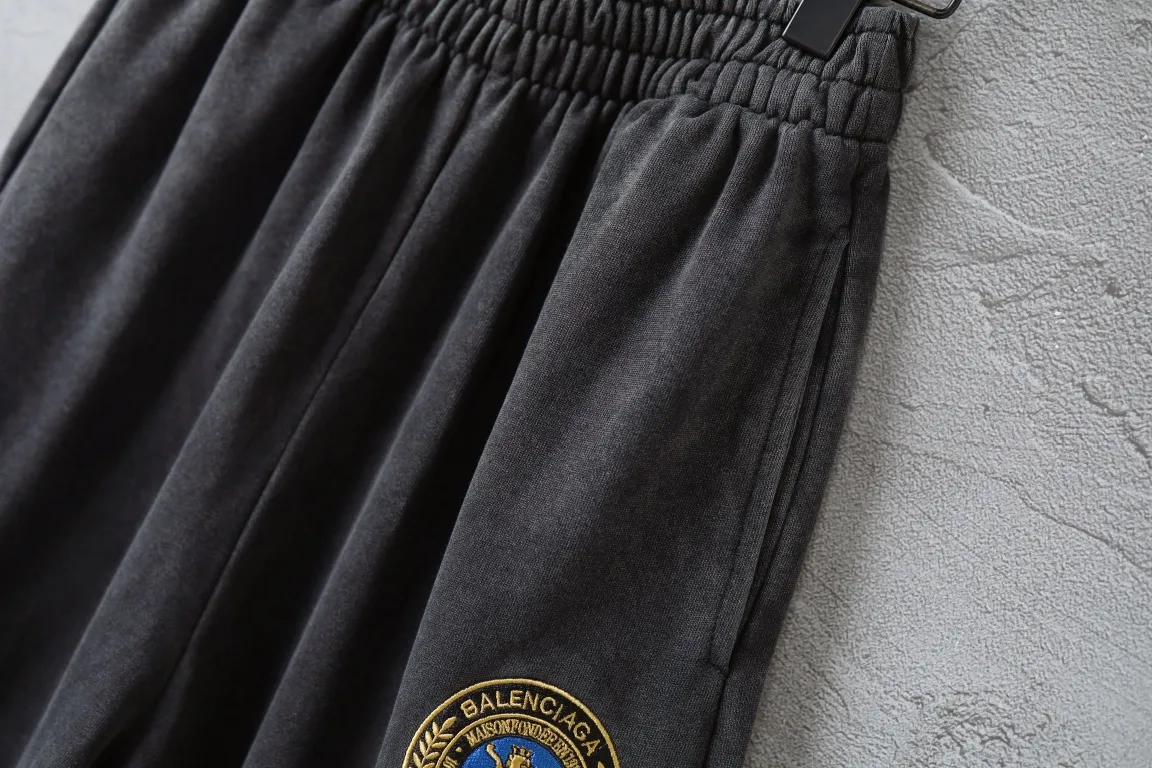 Embroidered Crest Faded Cotton Sweatpants D30912949 — view 5