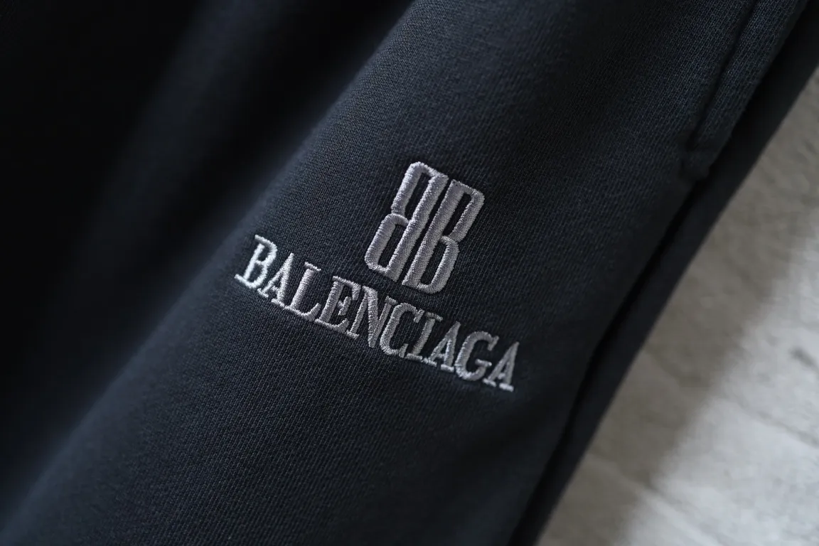 Logo-Embroidered Wide-Leg Sweatpants D24912945 — view 3