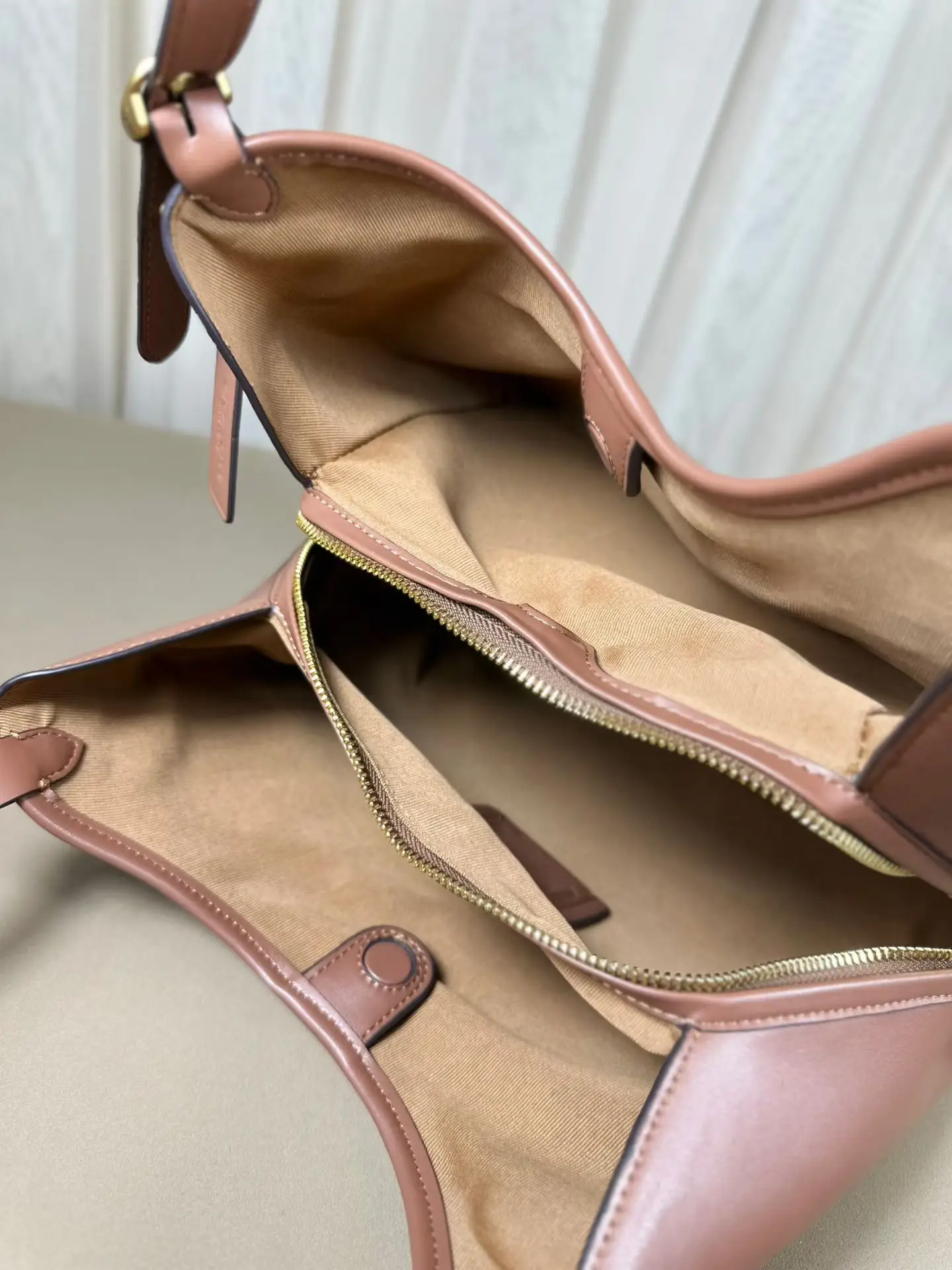 Erin Signature Canvas Shoulder Bag D39018242 — view 8