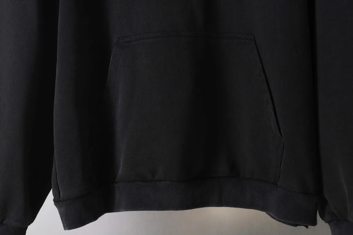 Avenue Montaigne Embroidered Logo Hoodie D26522624 — view 6