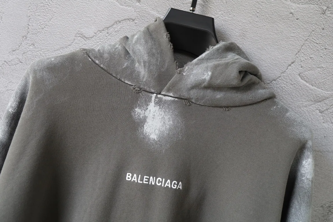 Logo Embroidered Mud-Wash Distressed Hoodie D31920096 — view 3