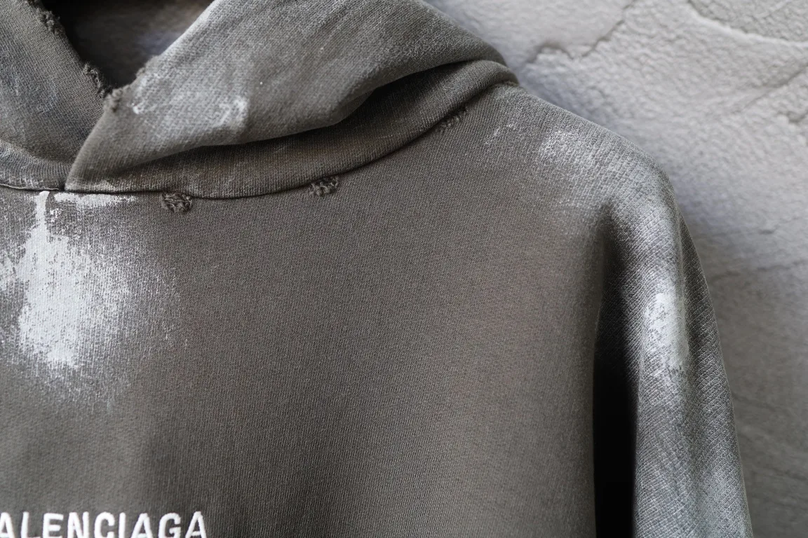 Logo Embroidered Mud-Wash Distressed Hoodie D31920096 — view 7