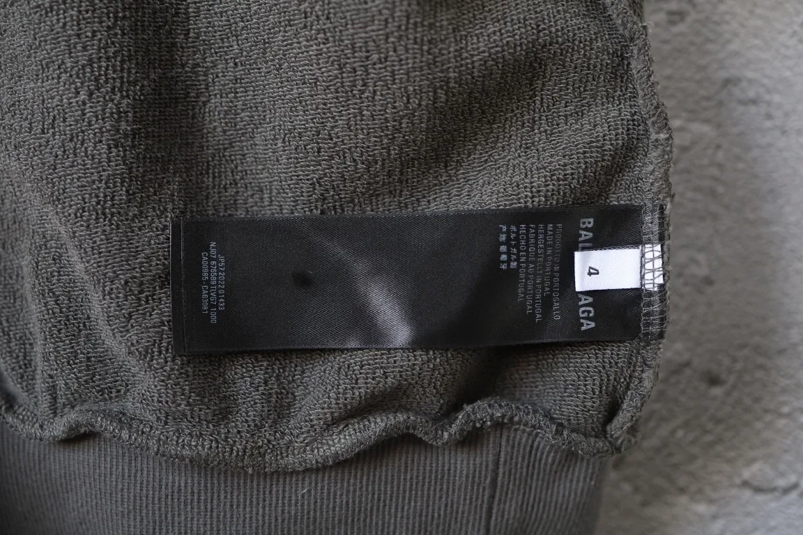 Logo Embroidered Mud-Wash Distressed Hoodie D31920096 — view 9