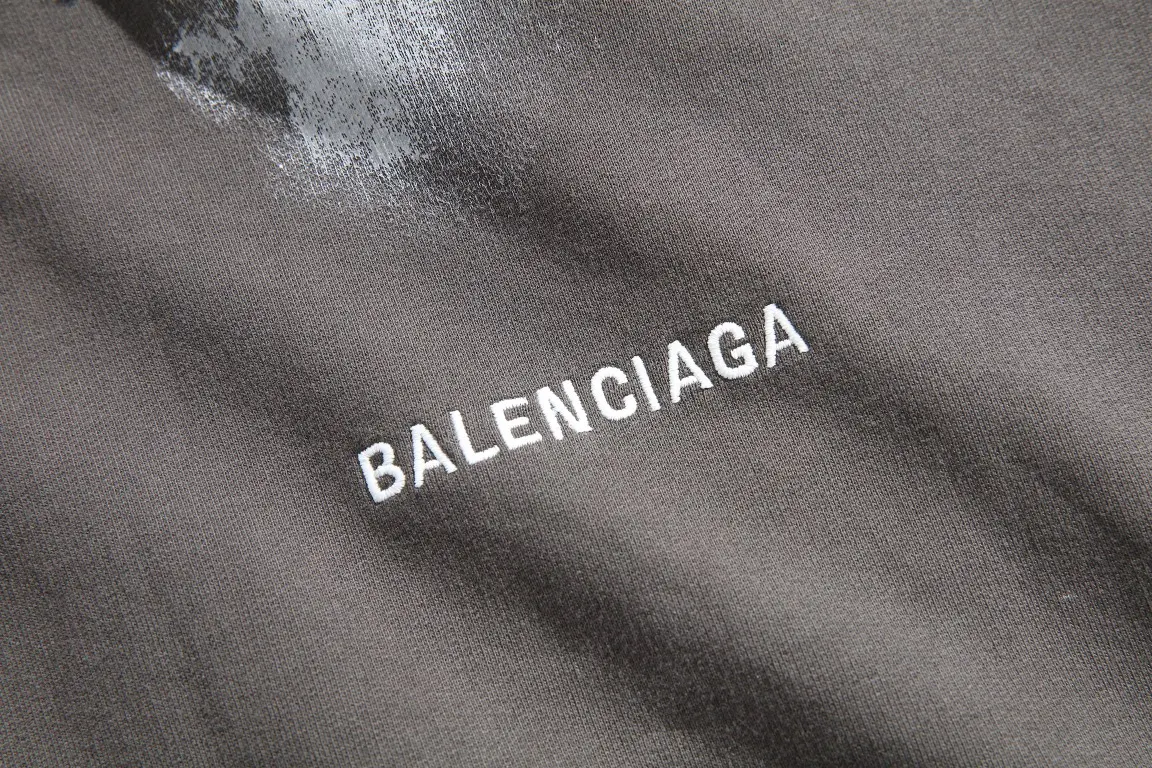 Logo Embroidered Mud-Wash Distressed Hoodie D31920096 — view 13