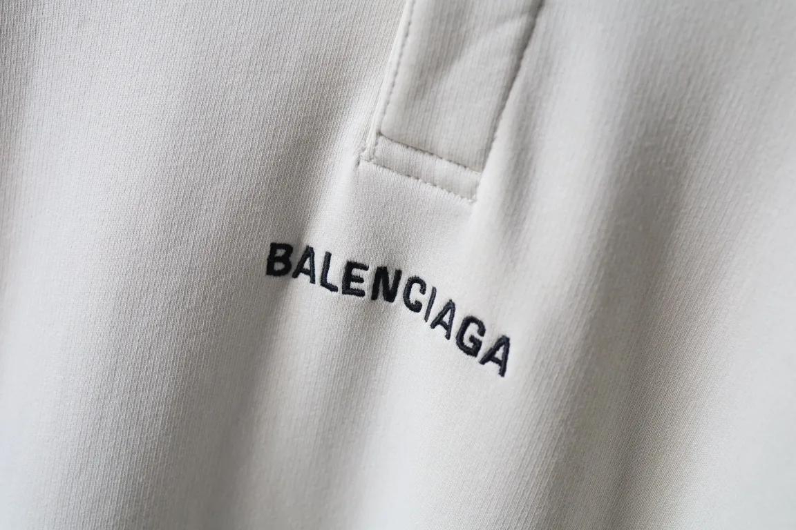 Logo-Print Button-Neck Oversized Hoodie D26922638 — view 4