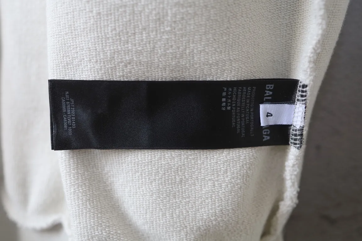 Logo-Print Button-Neck Oversized Hoodie D26922638 — view 9