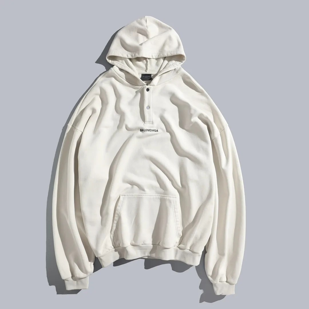 Logo-Print Button-Neck Oversized Hoodie D26922638 — view 10