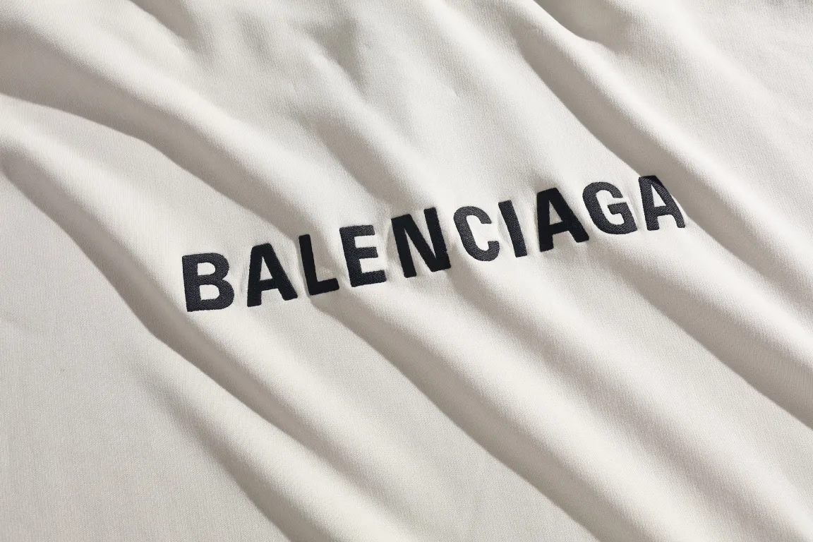 Logo-Print Button-Neck Oversized Hoodie D26922638 — view 13