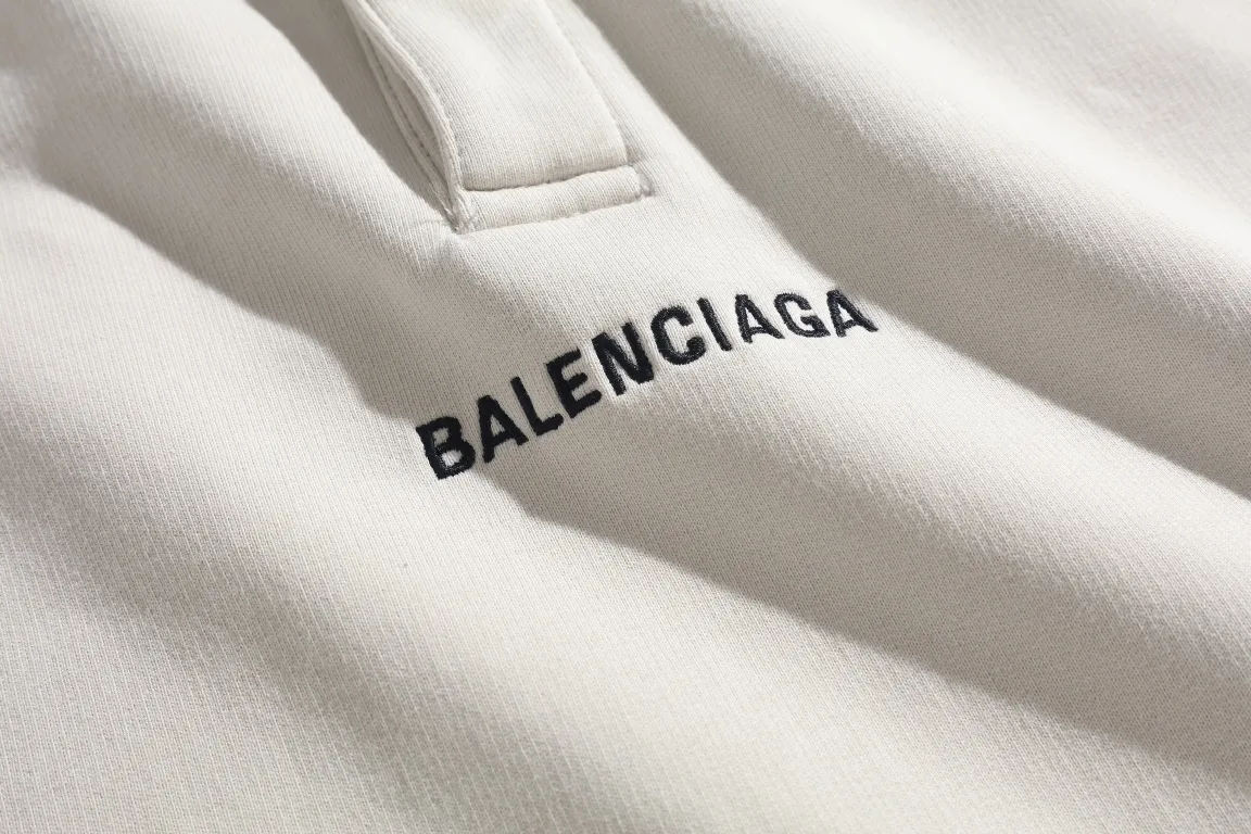 Logo-Print Button-Neck Oversized Hoodie D26922638 — view 15