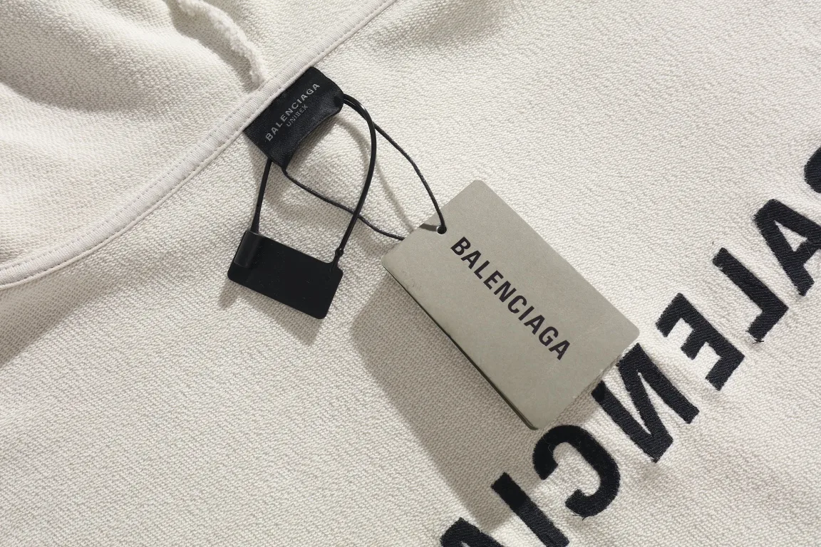 Logo-Print Button-Neck Oversized Hoodie D26922638 — view 17