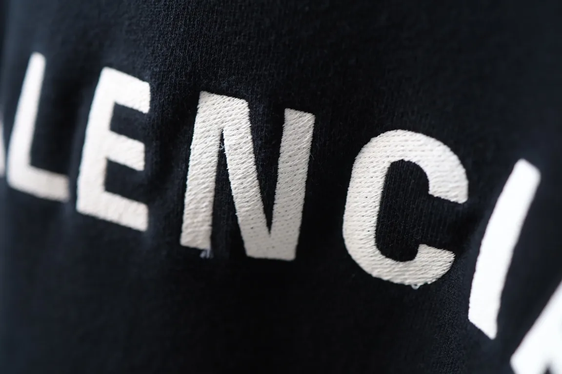 Logo-Print Button-Neck Oversized Hoodie D26922638 — view 25