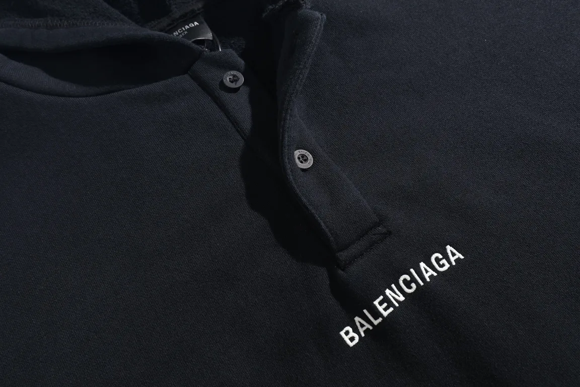 Logo-Print Button-Neck Oversized Hoodie D26922638 — view 30