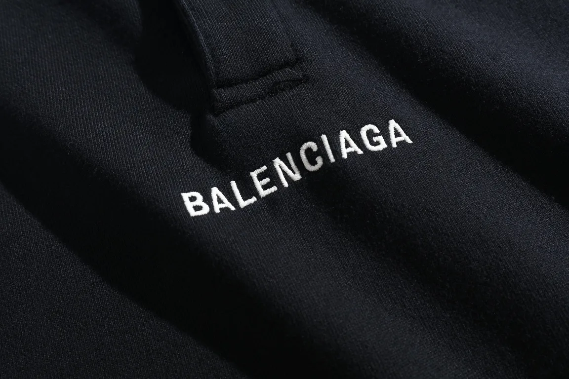 Logo-Print Button-Neck Oversized Hoodie D26922638 — view 31