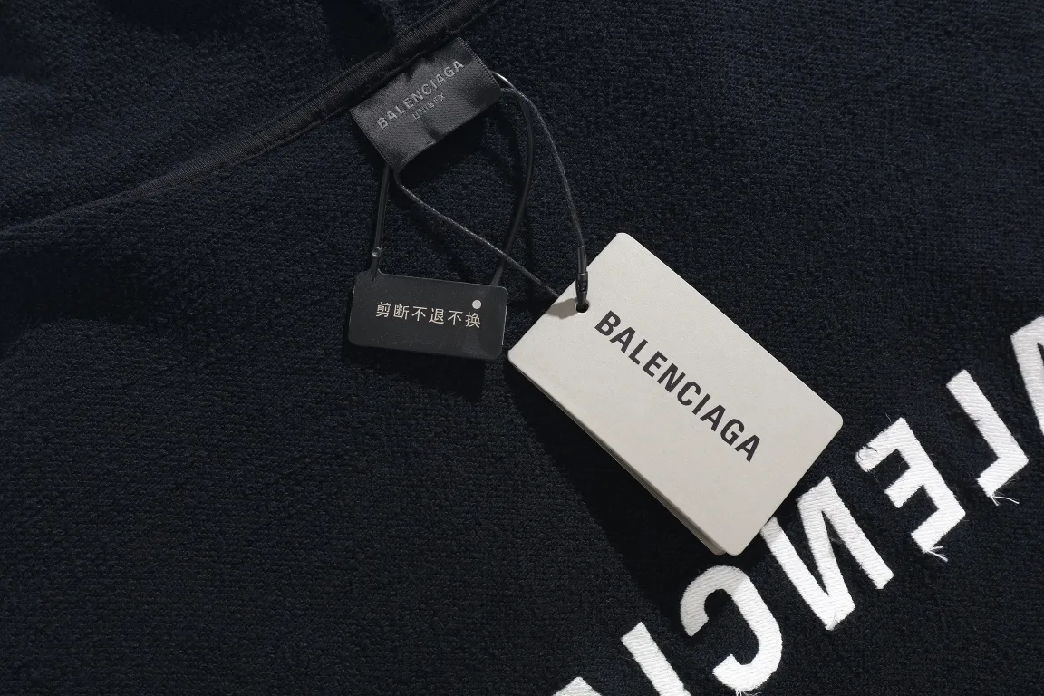 Logo-Print Button-Neck Oversized Hoodie D26922638 — view 35