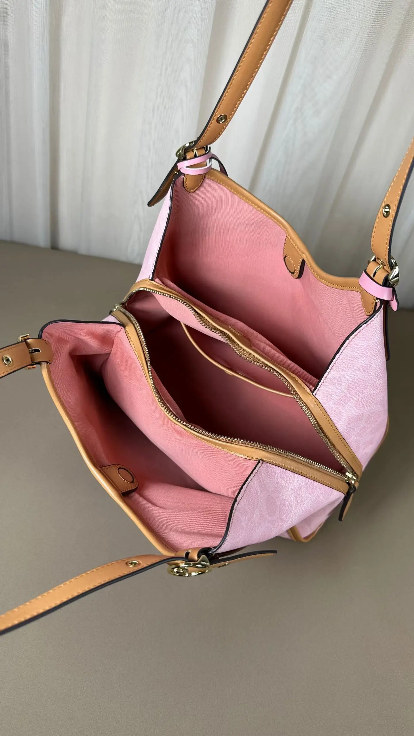Erin Signature Canvas Shoulder Bag D39018241 — view 8