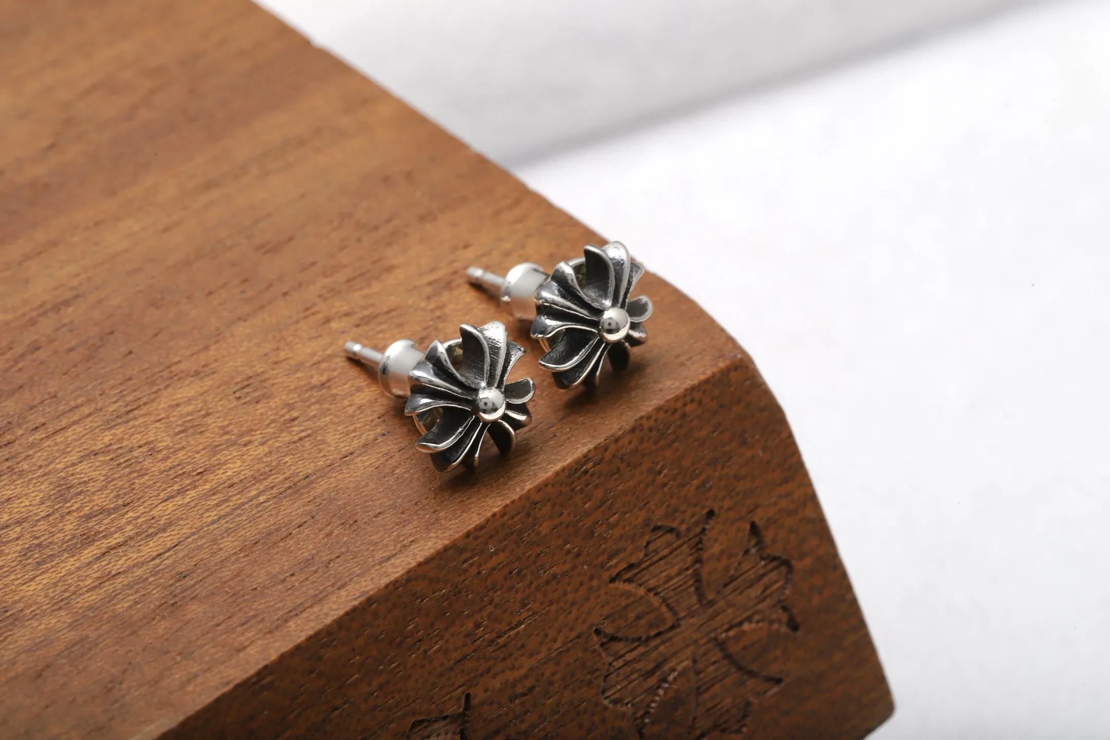 Cross Flower Stud Earrings (Sterling Silver) D14018438 — view 3
