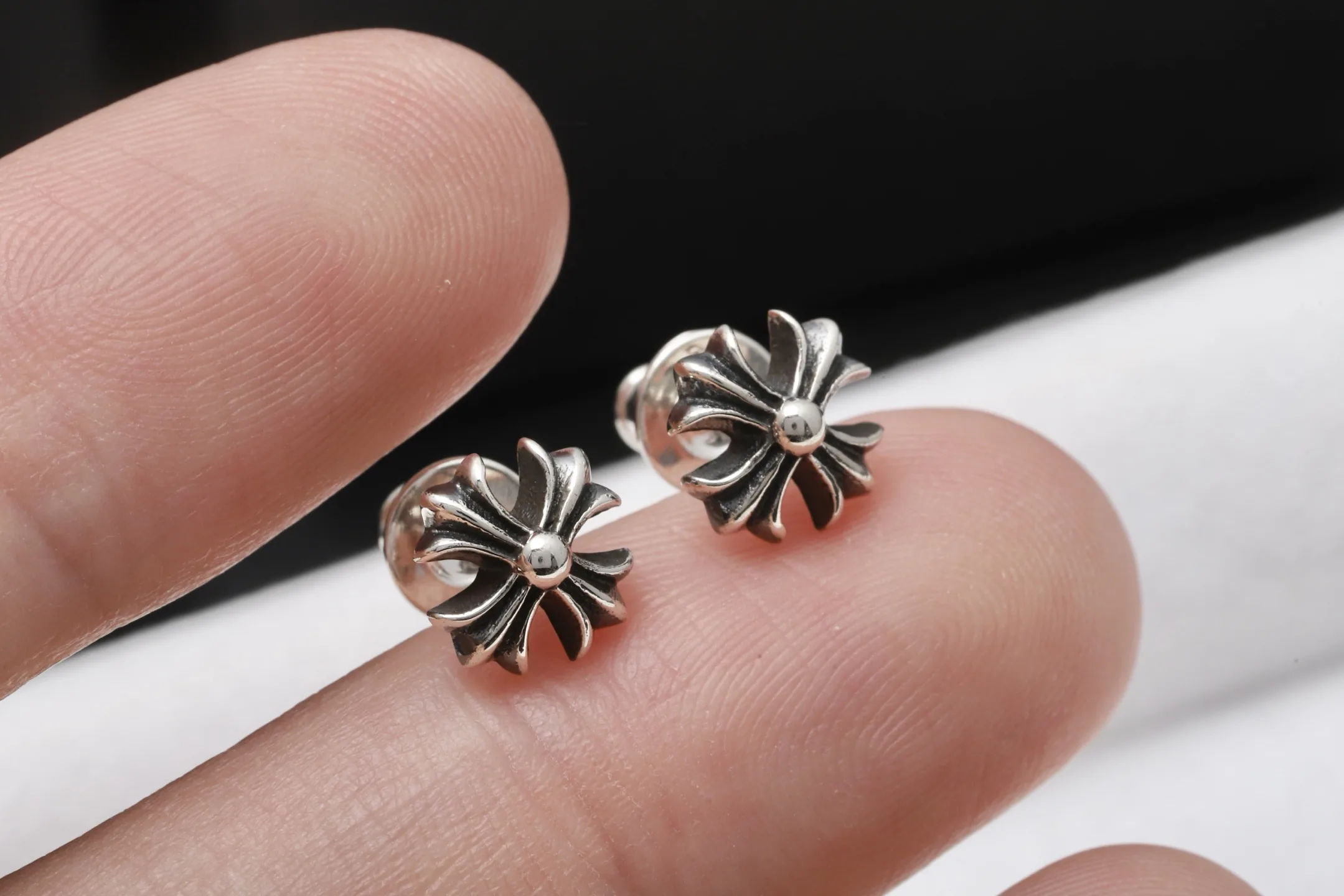Cross Flower Stud Earrings (Sterling Silver) D14018438 — view 5