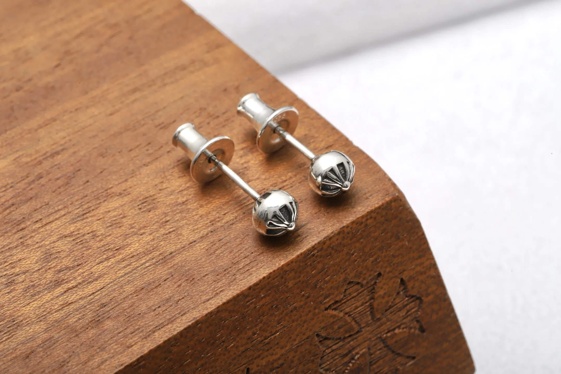 Chrome Hearts-Inspired Cross Ball Stud Earrings D14018437 — view 3
