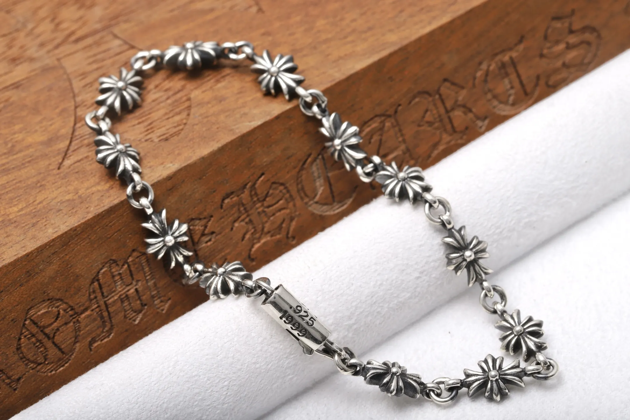 Chrome Hearts Cross Link Bracelet (Sterling Silver) D39018426 — view 4
