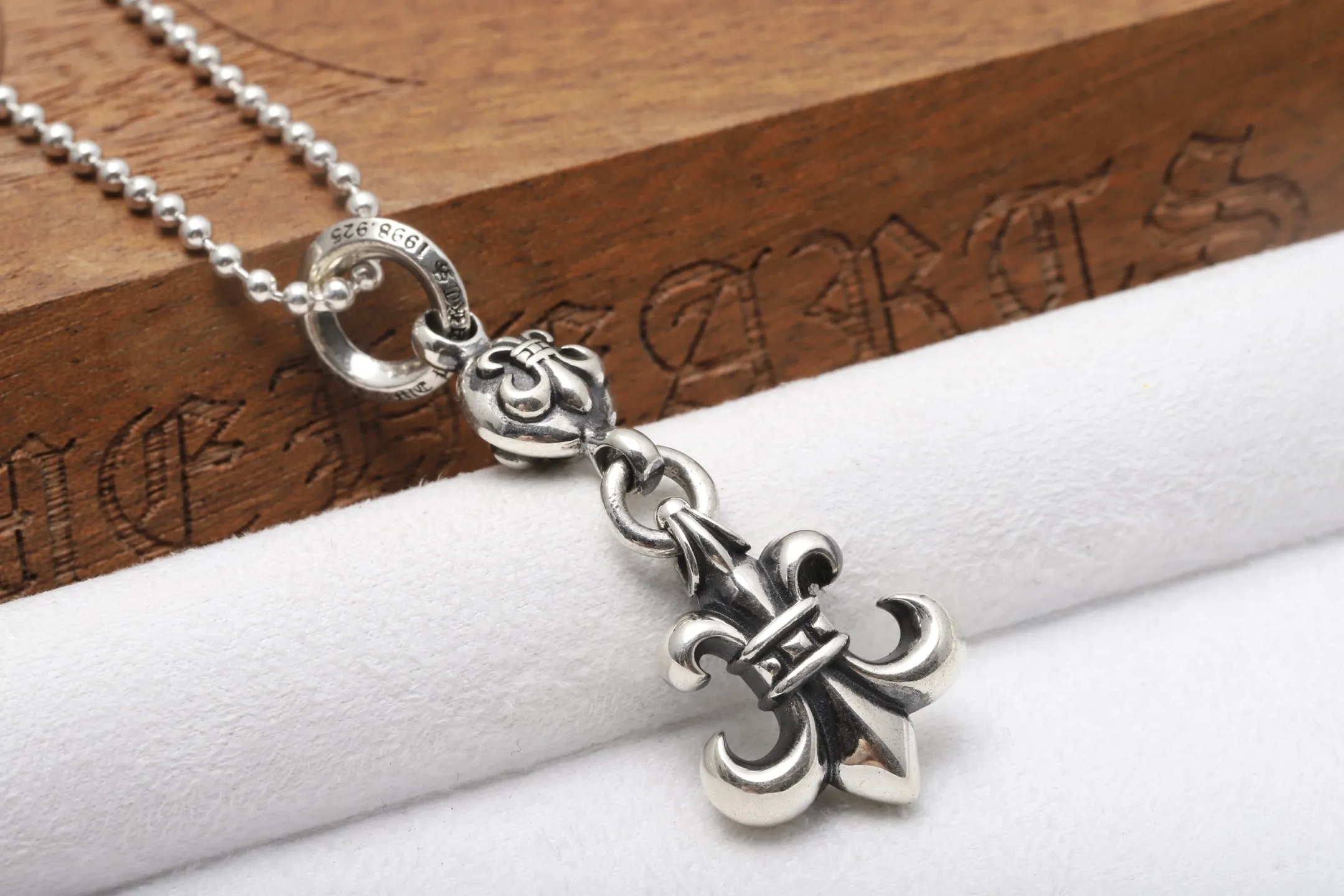 Fleur-de-Lis Pendant Necklace (Sterling Silver) D56018444 — view 7