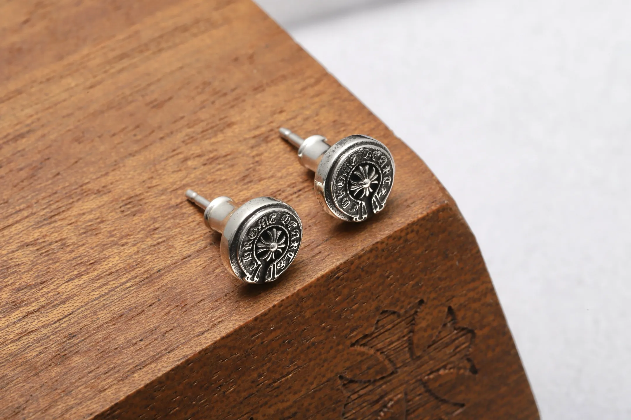 Horseshoe Engraved Sterling Silver Stud Earrings D14518435 — view 3