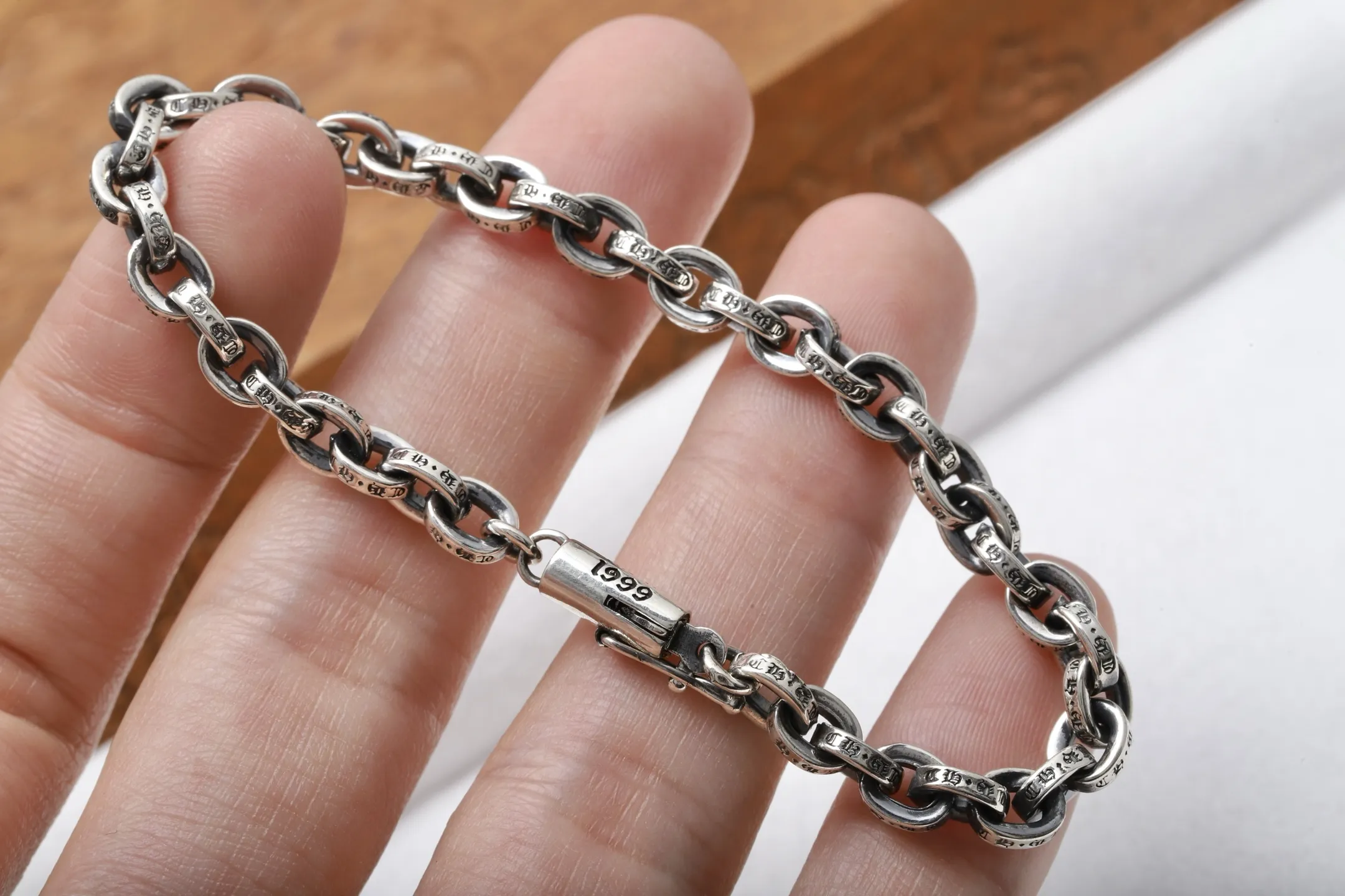Gothic Letter Chain Bracelet (Sterling Silver) D44518427 — view 5