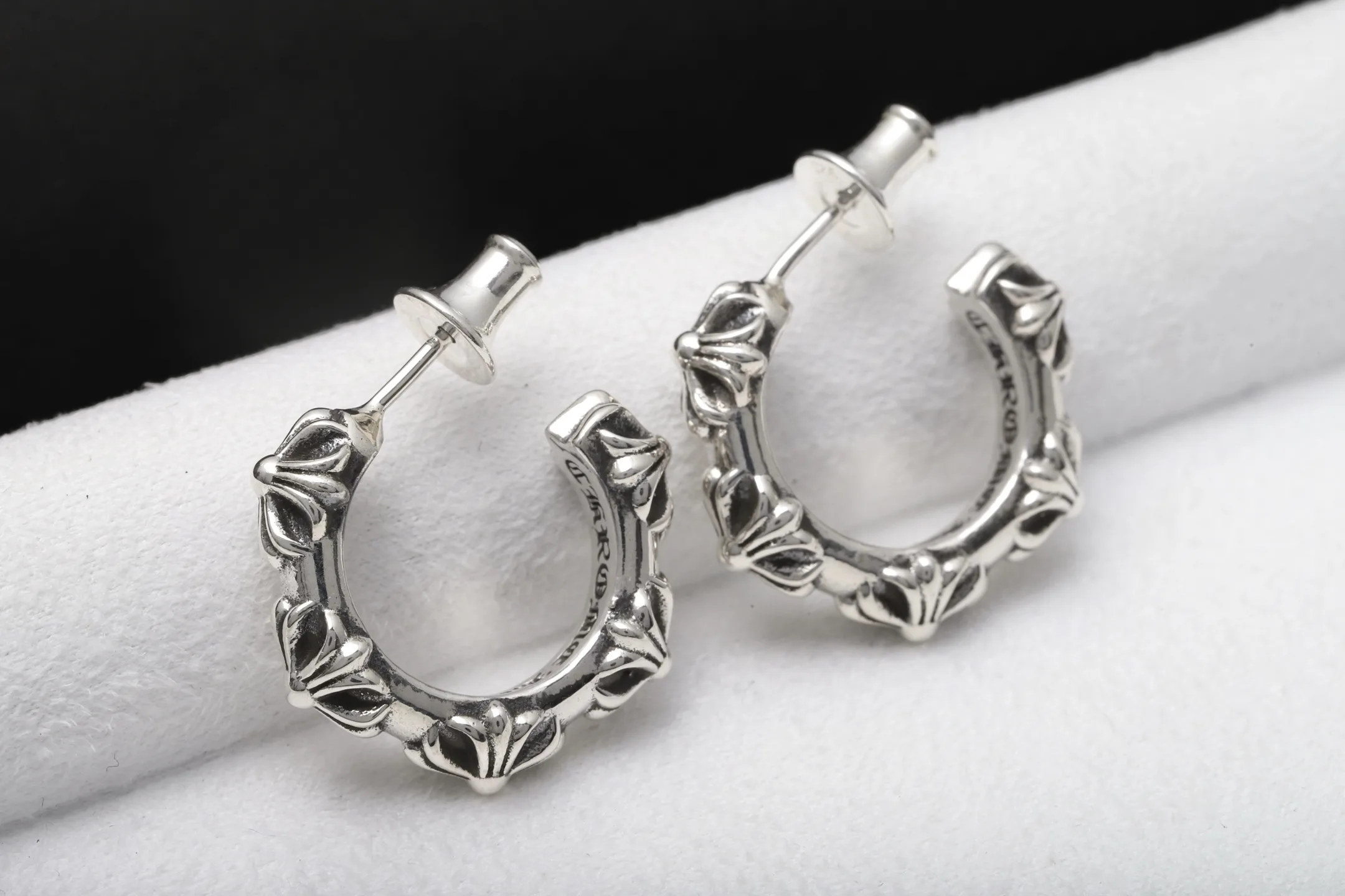 Chrome Hearts-Inspired Cross Flower Hoop Earrings D34018429 — view 4