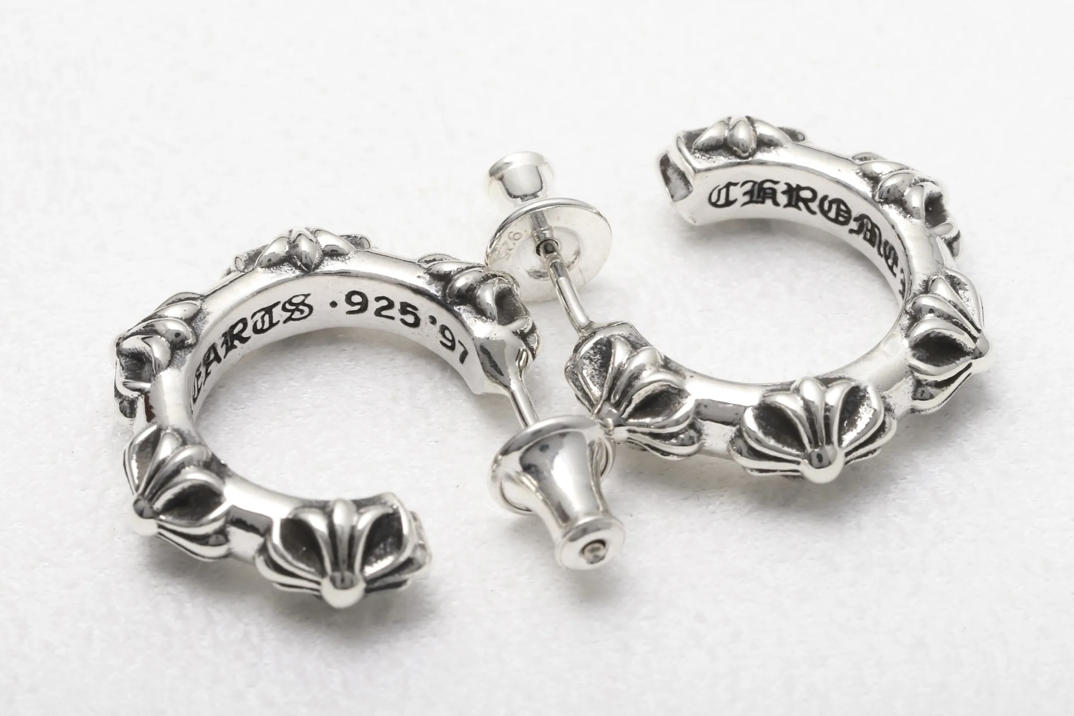 Chrome Hearts-Inspired Cross Flower Hoop Earrings D34018429 — view 5