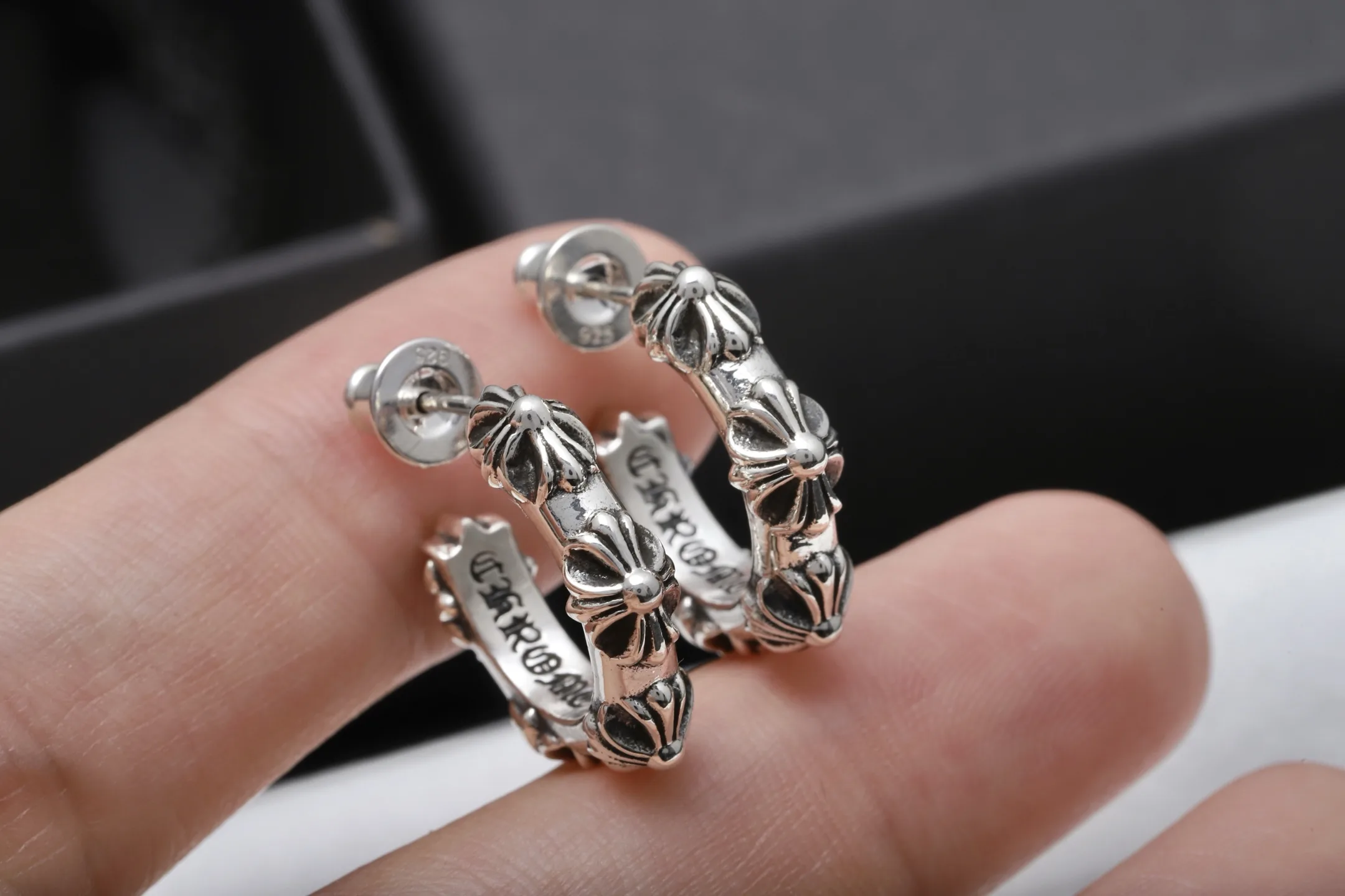 Chrome Hearts-Inspired Cross Flower Hoop Earrings D34018429 — view 6