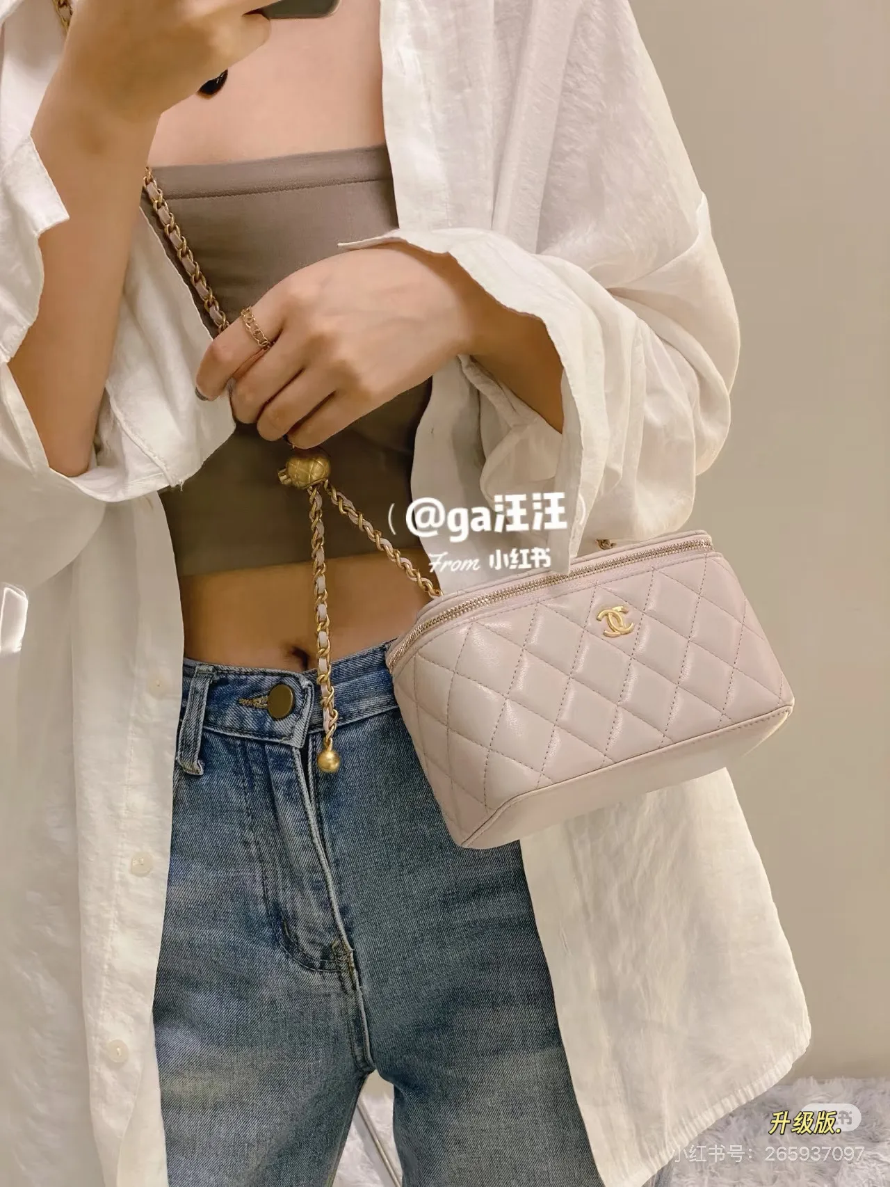 Quilted Leather Cosmetic Case with Chain D28018309 — view 4