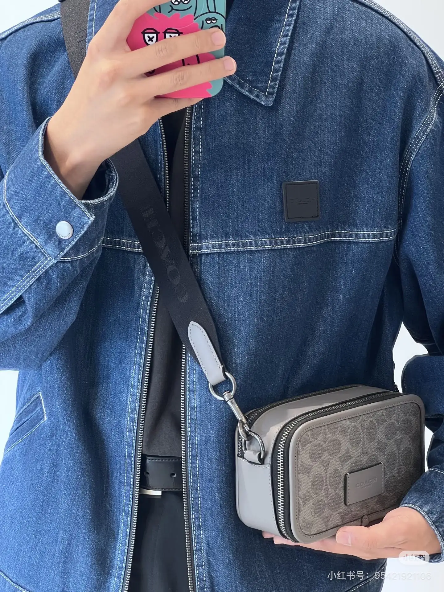 Signature Coated Canvas Camera Bag D38018362 — view 4