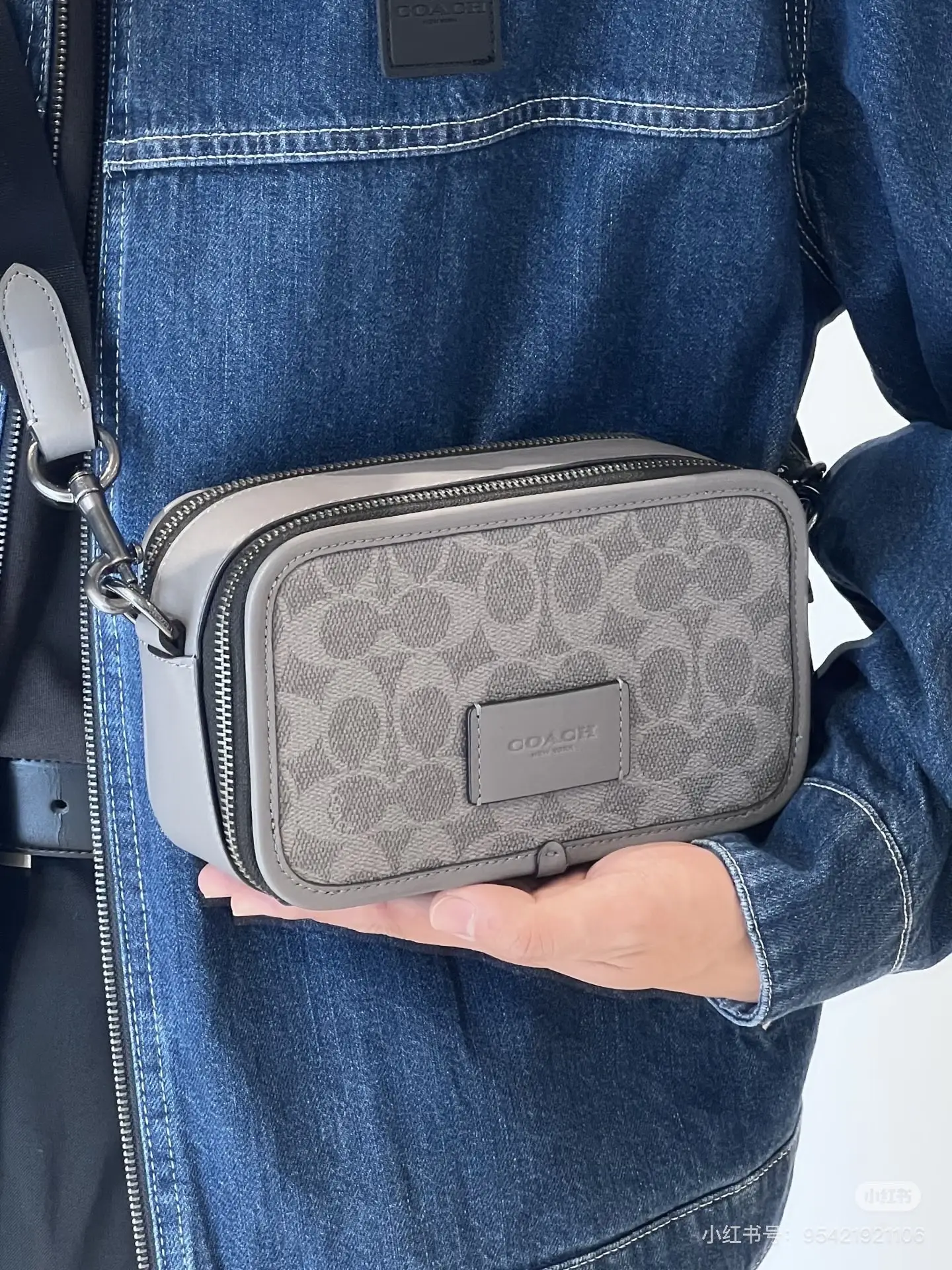 Signature Coated Canvas Camera Bag D38018362 — view 5