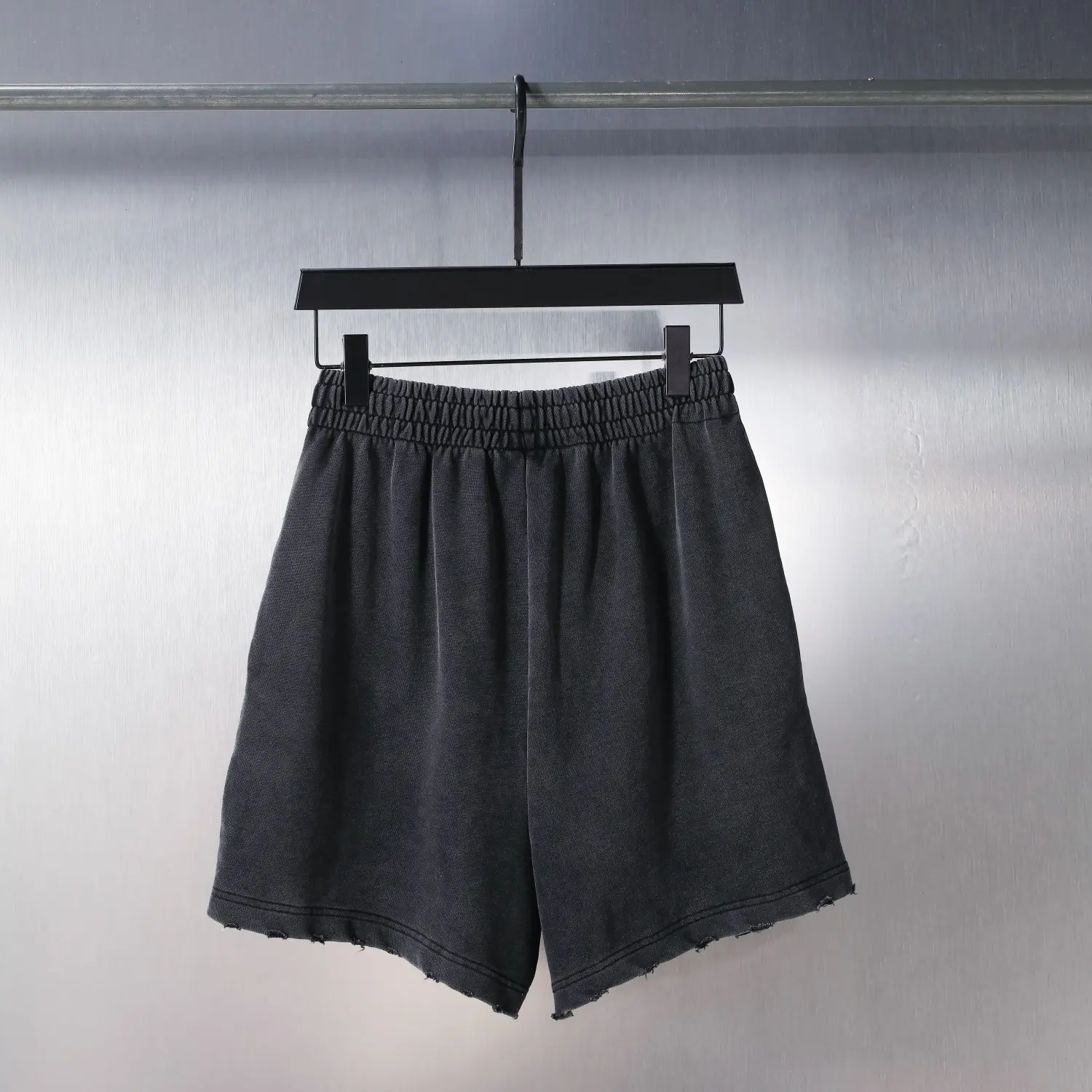Flame Logo Distressed Cotton Shorts D18920116 — view 2
