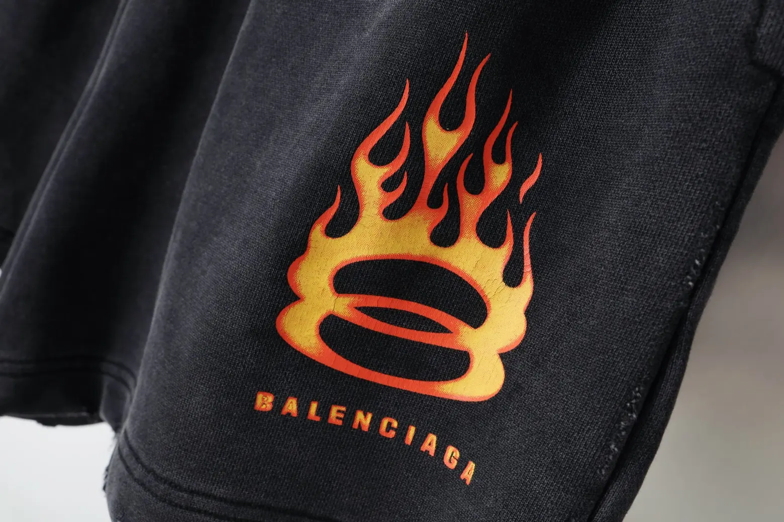 Flame Logo Distressed Cotton Shorts D18920116 — view 3