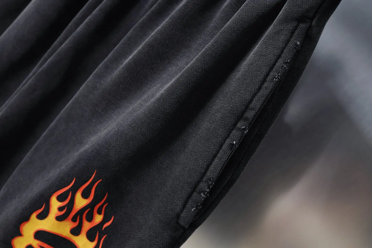 Flame Logo Distressed Cotton Shorts D18920116 — view 4