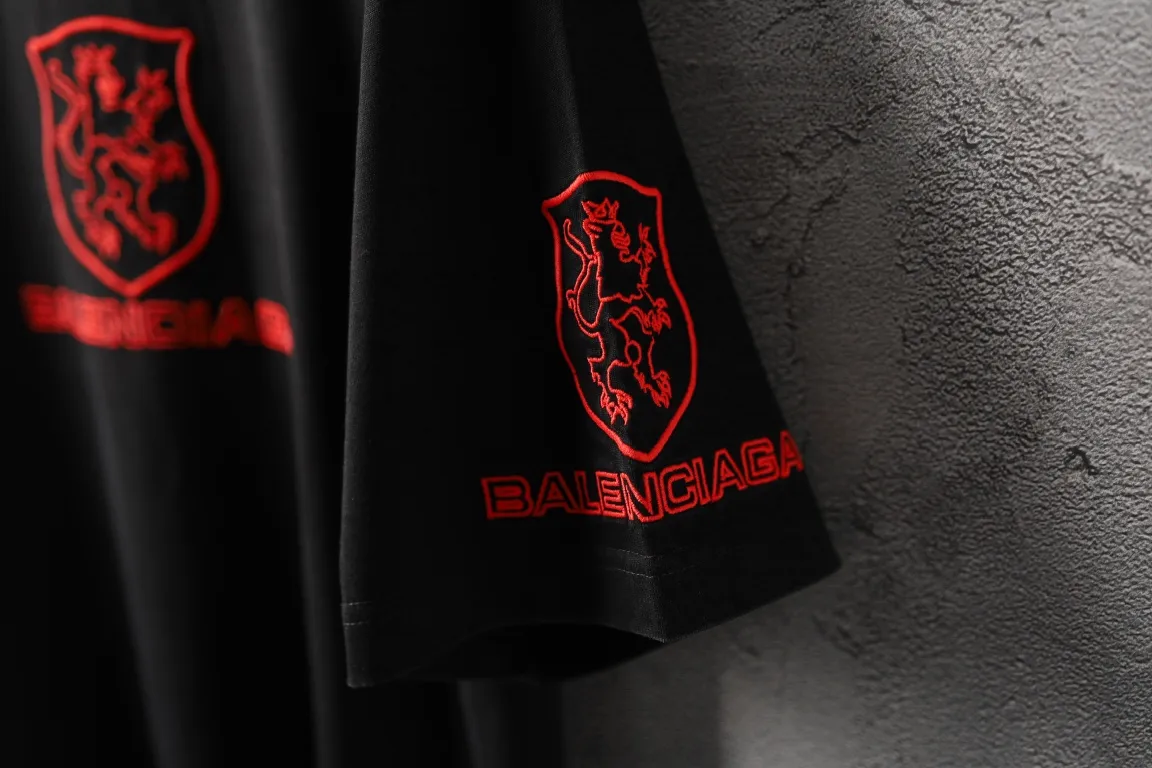 Embroidered Crest Logo Oversized T-Shirt D16920103 — view 4