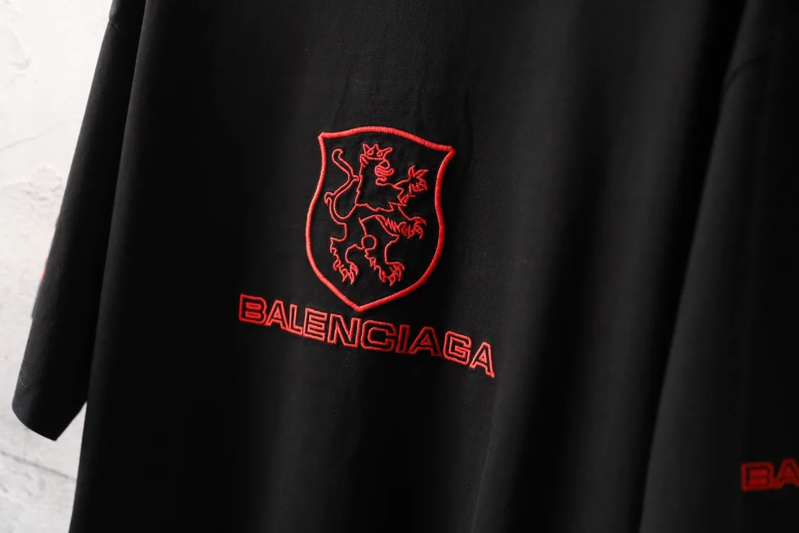 Embroidered Crest Logo Oversized T-Shirt D16920103 — view 6