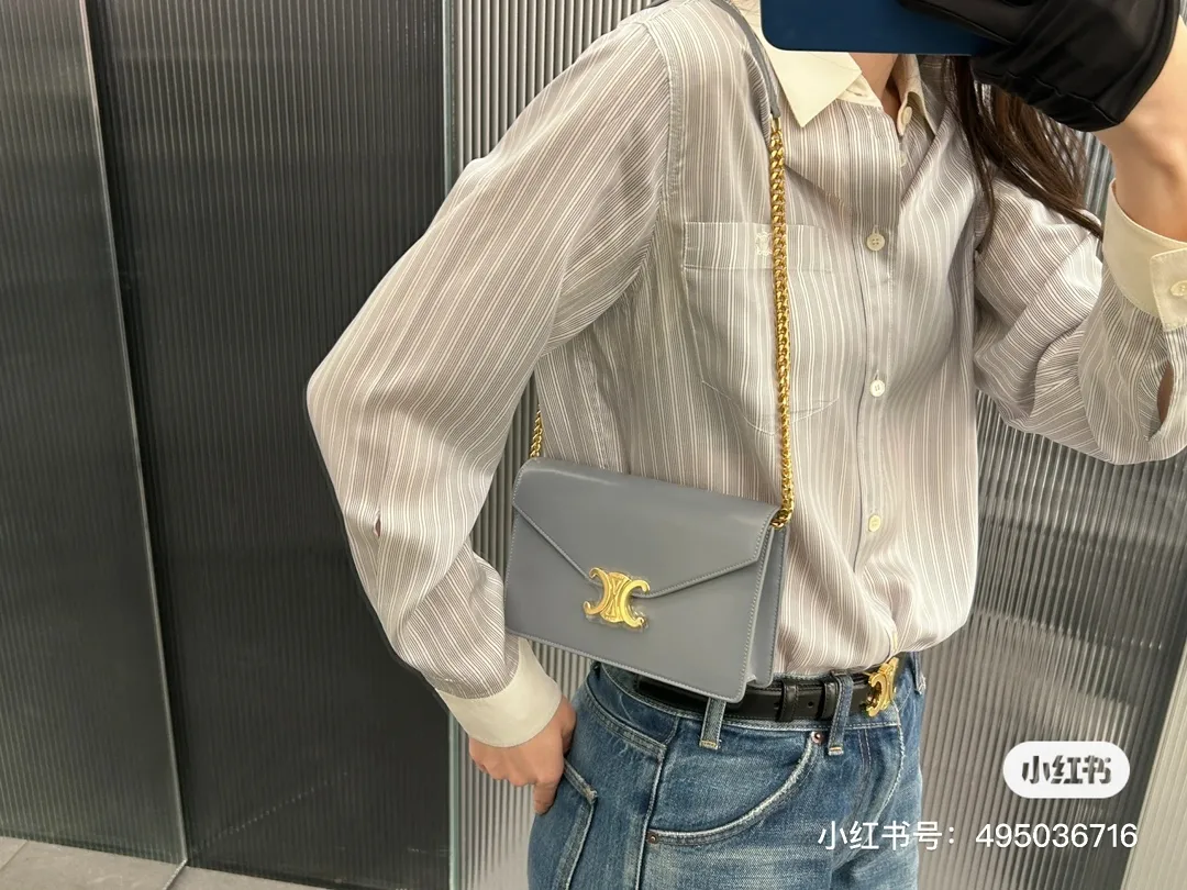 Triomphe Envelope Chain Bag D28017822 — view 4