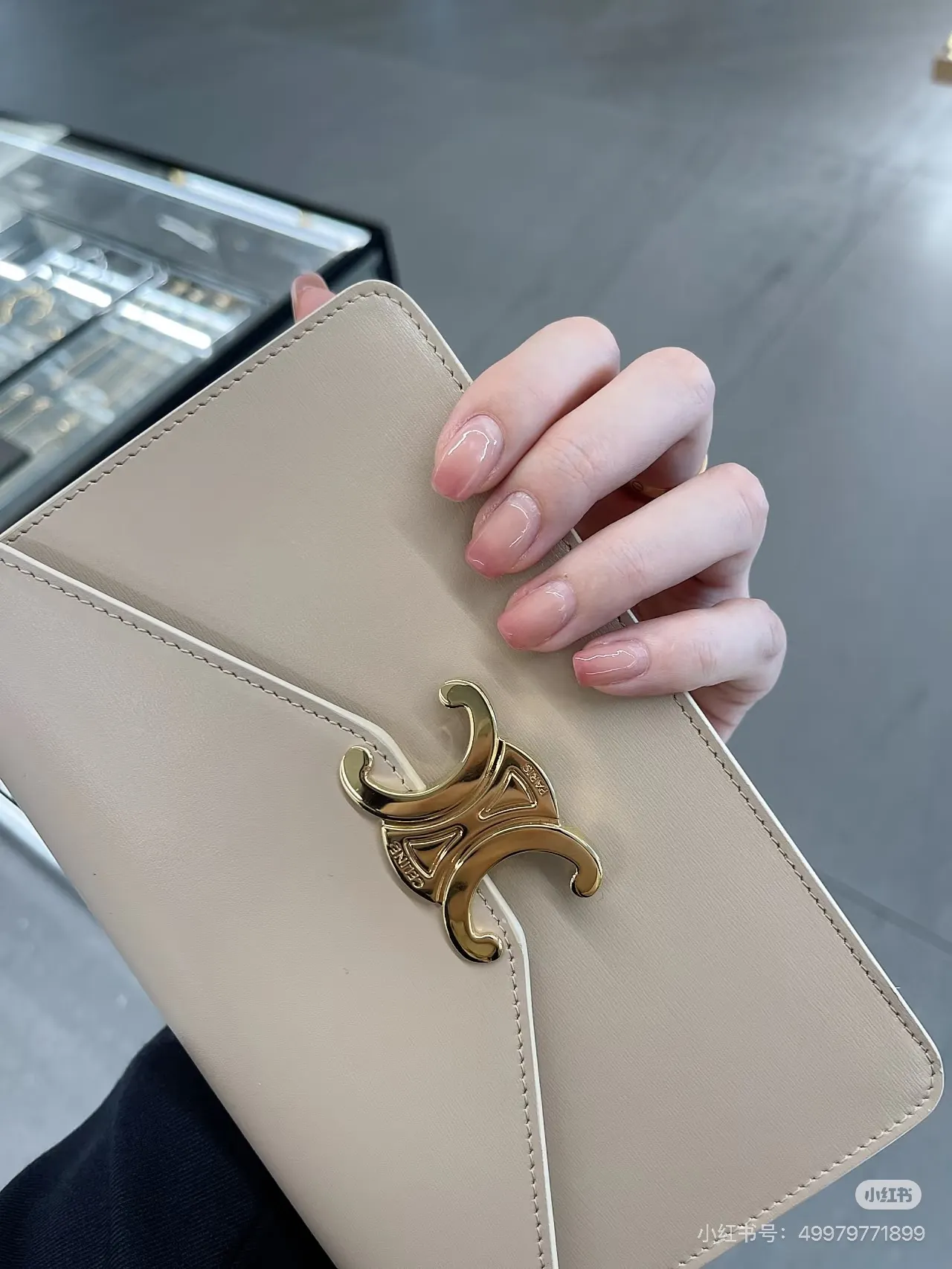 Triomphe Envelope Chain Bag D28017822 — view 8